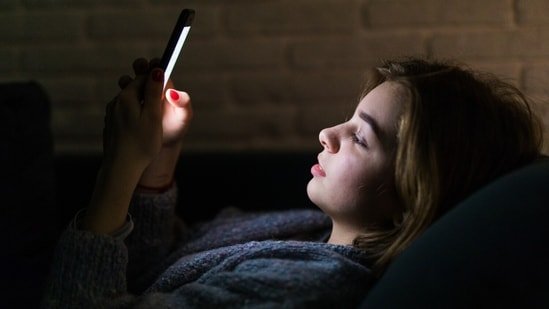 Doomscrolling before bed? Oncologist shares how late-night screen use may ‘confuse’ your brain Doomscrolling before bed? Oncologist shares how late-night screen use may ‘confuse’ your brain