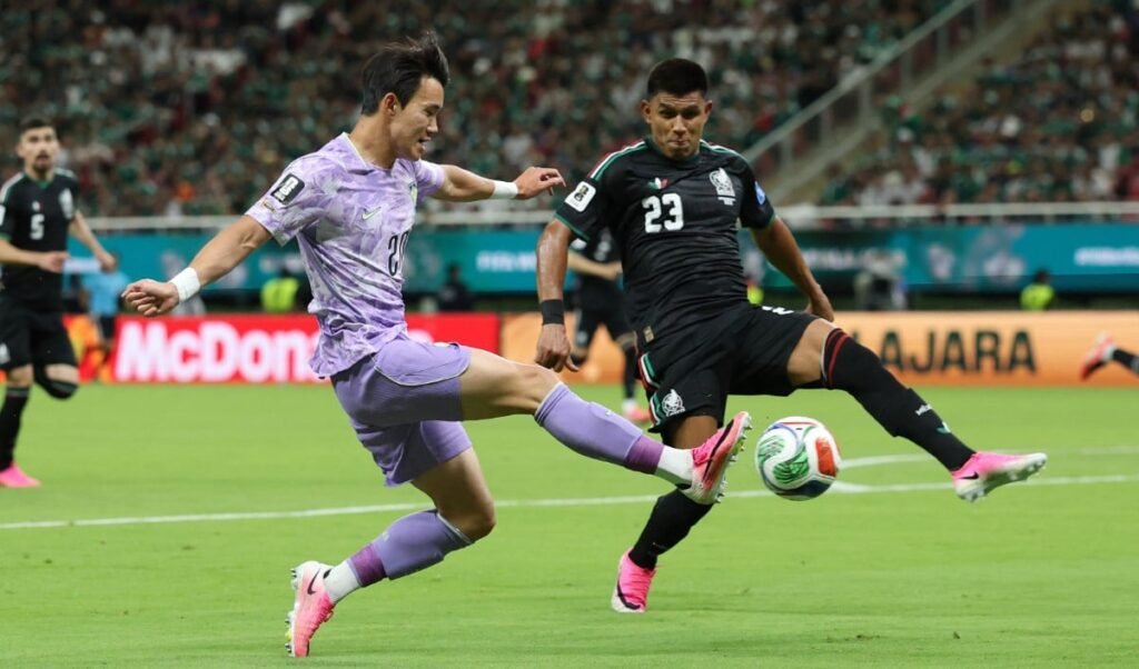FIFA के महंगे Ticket ने बांटा Mexico, फैंस का सवाल- 'क्या ये सिर्फ अमीरों का World Cup है?' FIFA के महंगे Ticket ने बांटा Mexico, फैंस का सवाल- 'क्या ये सिर्फ अमीरों का World Cup है?'