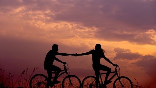 Feeling the spark on the first date? Therapist warns about 4 misleading signs that might seem like chemistry but are not Feeling the spark on the first date? Therapist warns about 4 misleading signs that might seem like chemistry but are not