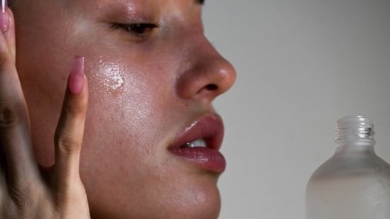 Flaky, dull, or tight skin? Here’s how to know whether you’re dealing with dryness or dehydration Flaky, dull, or tight skin? Here’s how to know whether you’re dealing with dryness or dehydration