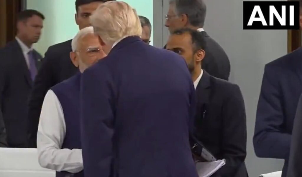 France में G7 Summit: PM Modi-Trump की मुलाकात, इस बार गले नहीं मिले, सिर्फ मिलाया हाथ France में G7 Summit: PM Modi-Trump की मुलाकात, इस बार गले नहीं मिले, सिर्फ मिलाया हाथ
