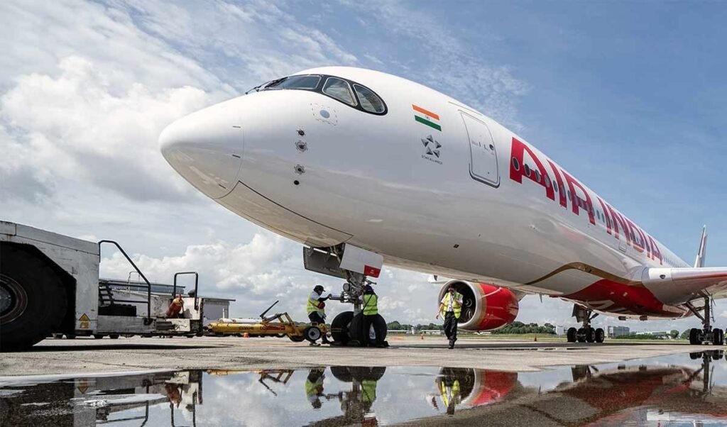 Hello आप Pakistan Air Space में क्यों आये?” यह सवाल सुनते ही Air India Pilot हो गया हैरान, जाँच शुरू