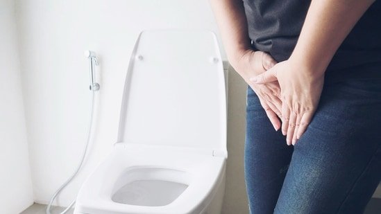 Holding urine at work? Oncologist shares why this habit may seriously affect bladder health Holding urine at work? Oncologist shares why this habit may seriously affect bladder health