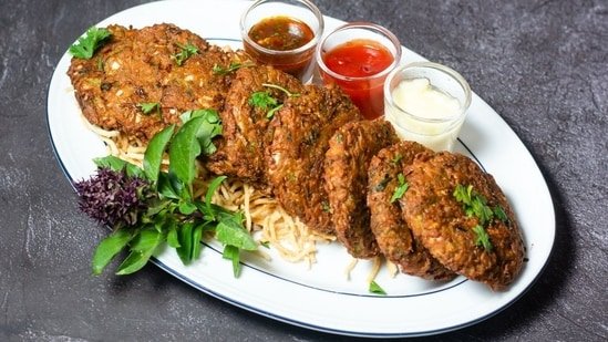 How To Prepare Egg Chana Dal Tikki With Cucumber Raita: Try This High-Protein Weight-Loss Snacks Recipe In 15 Minutes How To Prepare Egg Chana Dal Tikki With Cucumber Raita: Try This High-Protein Weight-Loss Snacks Recipe In 15 Minutes