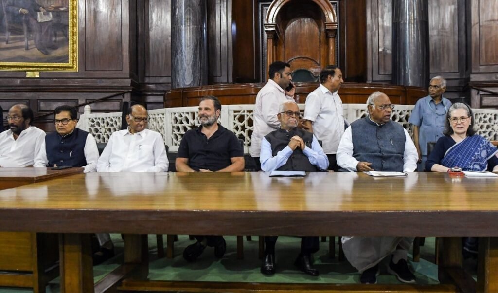 INDIA Bloc Meeting in Delhi  | ‘इंडिया’ गठबंधन की बैठक, भाजपा से मुकाबले की रणनीति पर होगी चर्चा, जानें कौन-कौन होगा शामिल