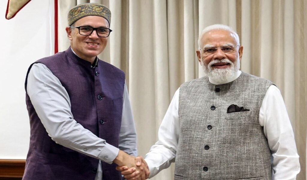 INDIA Bloc Meeting में बना था Modi को घेरने का प्लान, मगर Omar Abdullah ने तो प्रधानमंत्री की जमकर तारीफ कर दी INDIA Bloc Meeting में बना था Modi को घेरने का प्लान, मगर Omar Abdullah ने तो प्रधानमंत्री की जमकर तारीफ कर दी