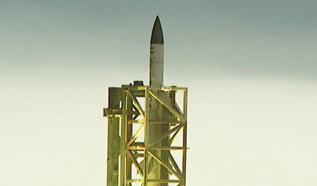 India Ballistic Missile Programme | 2 दिनों में 3 सफल टेस्ट! भारत की रक्षा प्रणाली में ऐतिहासिक मील का पत्थर, DRDO ने मजबूत की मल्टी-लेयर्ड बैलिस्टिक मिसाइल सुरक्षा India Ballistic Missile Programme | 2 दिनों में 3 सफल टेस्ट! भारत की रक्षा प्रणाली में ऐतिहासिक मील का पत्थर, DRDO ने मजबूत की मल्टी-लेयर्ड बैलिस्टिक मिसाइल सुरक्षा