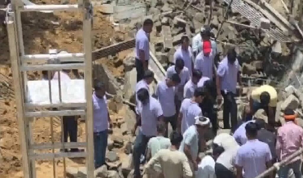 Jaipur के Amer में निर्माणाधीन Resort बना ‘मौत का कुआं’, दीवार गिरने से 3 मजदूरों की दर्दनाक मौत।