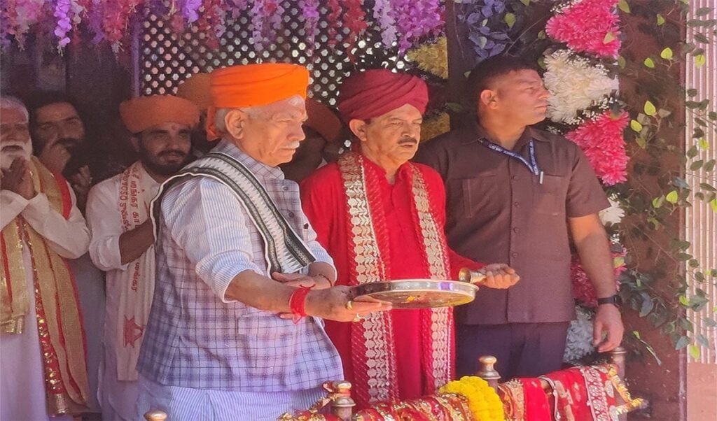 Jammu-Kashmir में Mata Kheer Bhawani Mela में उमड़ी Kashmiri Pandits की भारी भीड़ Jammu-Kashmir में Mata Kheer Bhawani Mela में उमड़ी Kashmiri Pandits की भारी भीड़