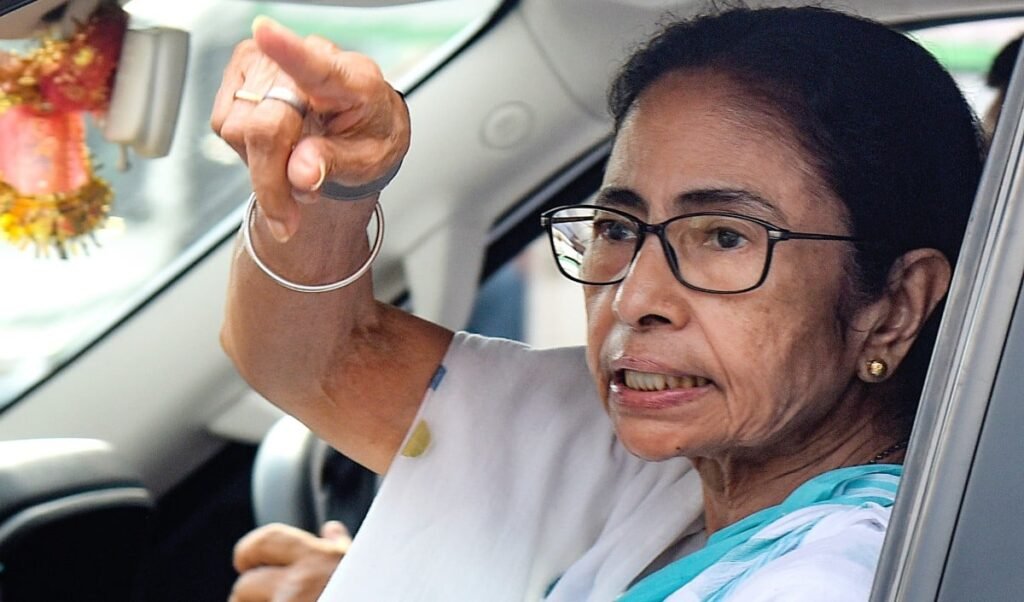 Kalyan Banerjee पर Attack के बाद Mamata का BJP पर वार: ‘सियासी प्रतिशोध से लोकतंत्र खतरे में’ Kalyan Banerjee पर Attack के बाद Mamata का BJP पर वार: ‘सियासी प्रतिशोध से लोकतंत्र खतरे में’