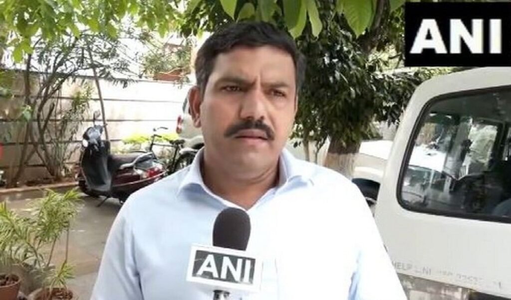 Karnataka की सियासत में उबाल! Vijayendra का DKS पर तंज- ‘कुर्सी पाने में 3, बचाने में 2 साल लगेंगे’ Karnataka की सियासत में उबाल! Vijayendra का DKS पर तंज- ‘कुर्सी पाने में 3, बचाने में 2 साल लगेंगे’