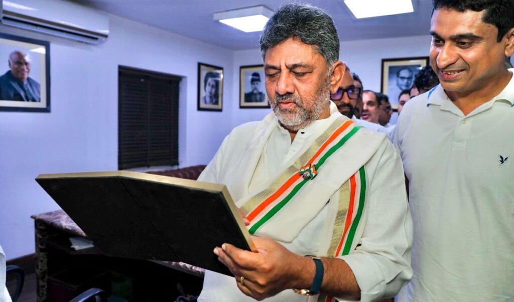 Karnataka में Garbage Scam पर BJP का बड़ा हमला, Congress सरकार पर 39,000 करोड़ की लूट का आरोप Karnataka में Garbage Scam पर BJP का बड़ा हमला, Congress सरकार पर 39,000 करोड़ की लूट का आरोप