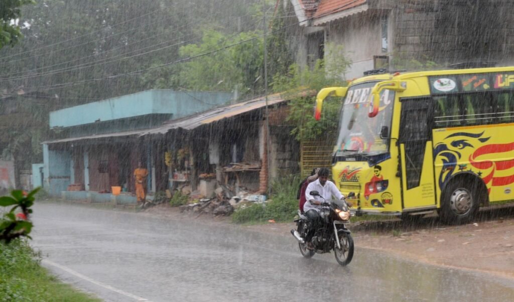 Kerala Weather Update | अलप्पुझा और कोट्टायम में ‘ऑरेंज अलर्ट’, IMD ने जारी की भारी बारिश और तेज हवाओं की चेतावनी
