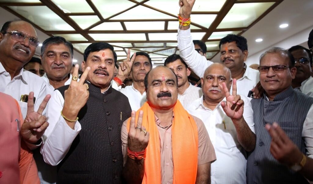 MP Rajya Sabha Election: क्रॉस वोटिंग के डर से Congress MLAs बेंगलुरु रवाना, सियासी हलचल तेज