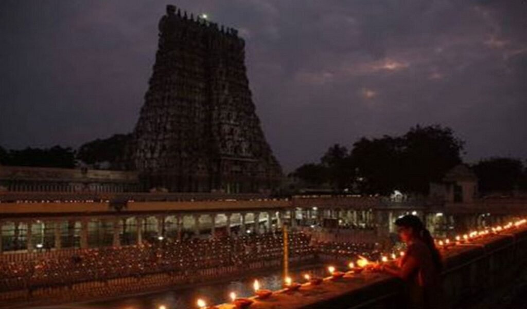 Madurai मीनाक्षी मंदिर में Kumbhabhishekam की तैयारी तेज, मंत्री बोले- 90% काम पूरा Madurai मीनाक्षी मंदिर में Kumbhabhishekam की तैयारी तेज, मंत्री बोले- 90% काम पूरा