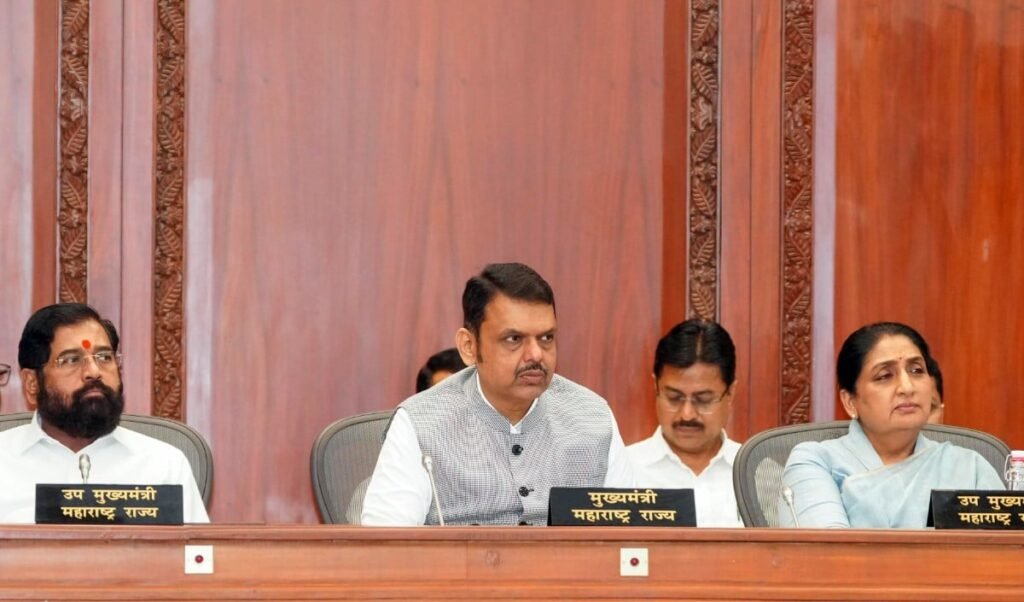 Maharashtra MLC Election: MVA की सूपड़ा साफ़, महायुति ने 16 सीटें जीतकर किया विपक्ष को चित्त Maharashtra MLC Election: MVA की सूपड़ा साफ़, महायुति ने 16 सीटें जीतकर किया विपक्ष को चित्त