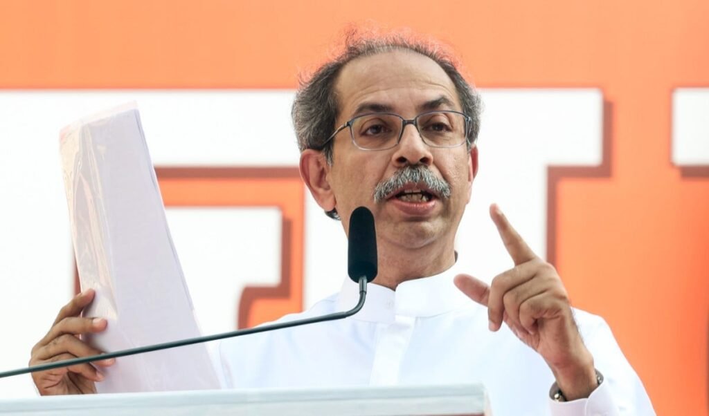 Maharashtra Politics : महाराष्ट्र में नए सियासी भूकंप की आहट! उद्धव गुट के 7 सांसदों की बगावत, शिंदे सेना में विलय का पूरा प्लान