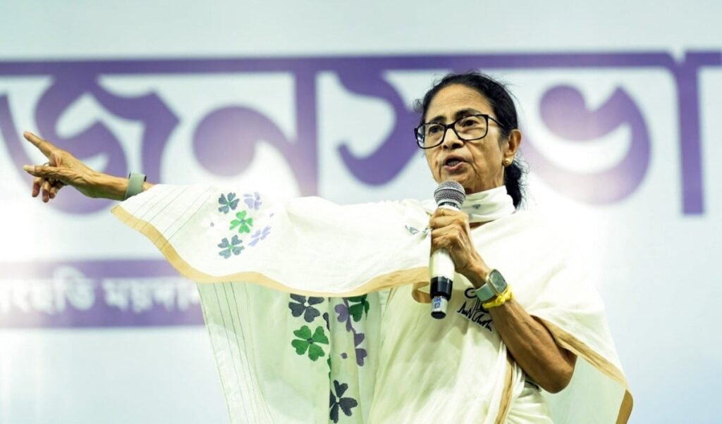Mamata Banerjee का बागियों को कड़ा संदेश, Sandipan Saha और Ritabrata Banerjee TMC से निष्कासित Mamata Banerjee का बागियों को कड़ा संदेश, Sandipan Saha और Ritabrata Banerjee TMC से निष्कासित