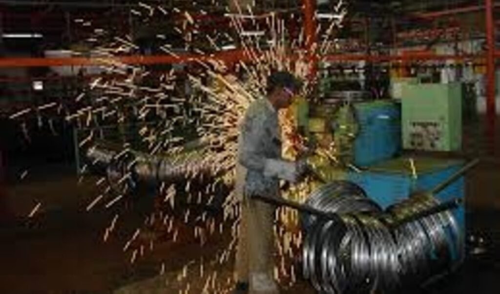 Manufacturing Sector में जोरदार उछाल, लेकिन बढ़ती Costs ने बढ़ाई कंपनियों की टेंशन। Manufacturing Sector में जोरदार उछाल, लेकिन बढ़ती Costs ने बढ़ाई कंपनियों की टेंशन।