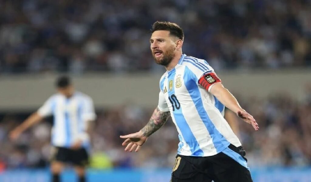 Messi के 'आखिरी मिशन' पर टिकी Argentina की उम्मीदें, World Cup 2026 में इतिहास दोहराने की बड़ी चुनौती। Messi के 'आखिरी मिशन' पर टिकी Argentina की उम्मीदें, World Cup 2026 में इतिहास दोहराने की बड़ी चुनौती।