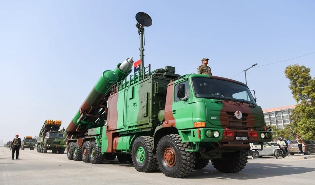 Middle East में बढ़े तनाव के बीच UAE की भारत पर नजर, BrahMos-AkashTeer पर बड़ी Defense Deal संभव Middle East में बढ़े तनाव के बीच UAE की भारत पर नजर, BrahMos-AkashTeer पर बड़ी Defense Deal संभव
