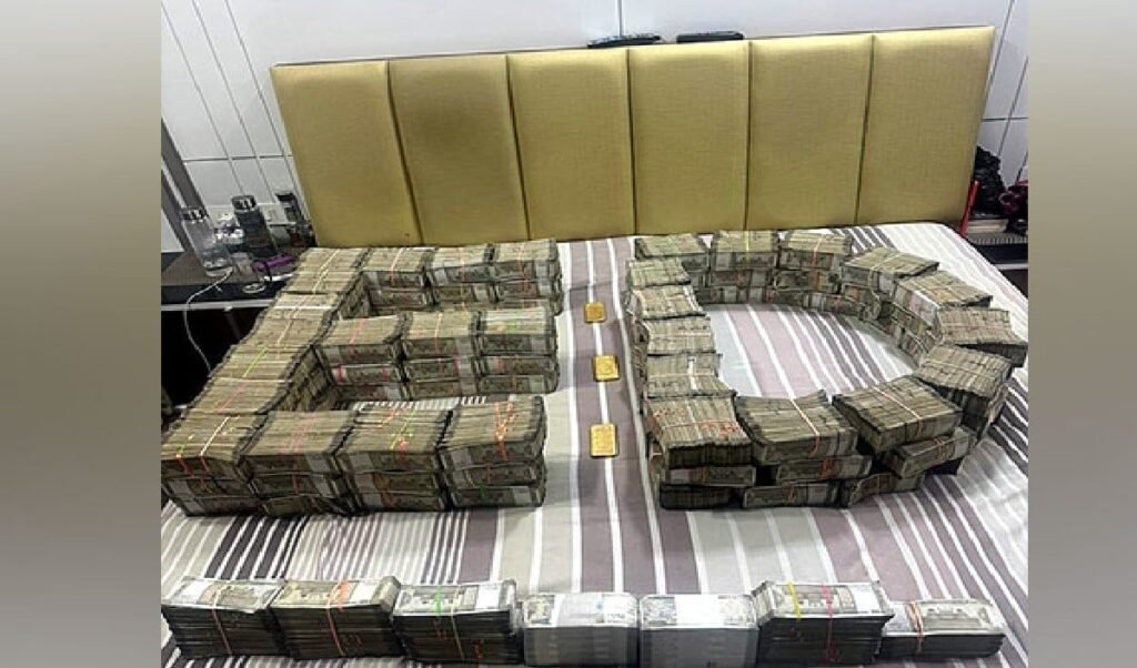 Money Laundering पर ED का बड़ा एक्शन, Delhi-Goa समेत 11 ठिकानों पर एक साथ छापेमारी Money Laundering पर ED का बड़ा एक्शन, Delhi-Goa समेत 11 ठिकानों पर एक साथ छापेमारी