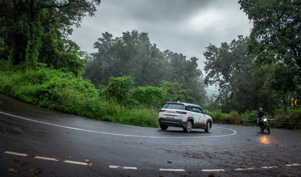 Monsoon Road Trip Destinations in India: बारिश में Long Drive का है Plan? ये 5 शानदार रूट्स आपका दिल जीत लेंगे!