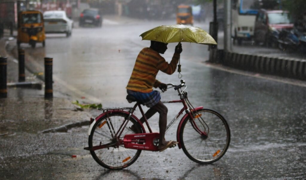 Monsoon Update | तेज़ रफ़्तार से आगे बढ़ रहा मॉनसून! महाराष्ट्र-तेलंगाना समेत कई राज्यों में भारी बारिश का अलर्ट, दिल्ली-NCR को अभी भी राहत का इंतज़ार Monsoon Update | तेज़ रफ़्तार से आगे बढ़ रहा मॉनसून! महाराष्ट्र-तेलंगाना समेत कई राज्यों में भारी बारिश का अलर्ट, दिल्ली-NCR को अभी भी राहत का इंतज़ार