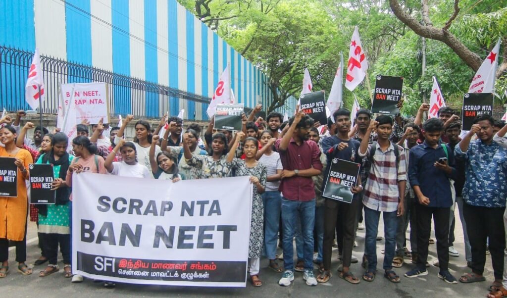 NEET Re-exam से पहले NTA की सख्त चेतावनी: गड़बड़ी करने वालों पर होगी कड़ी कार्रवाई NEET Re-exam से पहले NTA की सख्त चेतावनी: गड़बड़ी करने वालों पर होगी कड़ी कार्रवाई