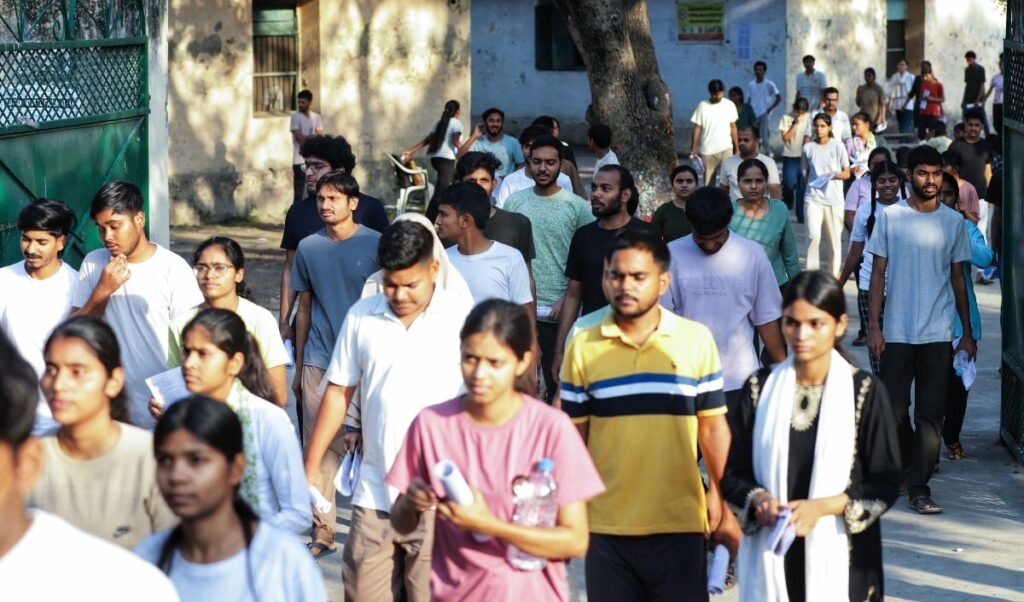 NEET-UG Re-Exam: CM Dhami सरकार का छात्रों को बड़ा तोहफा, Uttarakhand में फ्री बस सफर का ऐलान NEET-UG Re-Exam: CM Dhami सरकार का छात्रों को बड़ा तोहफा, Uttarakhand में फ्री बस सफर का ऐलान