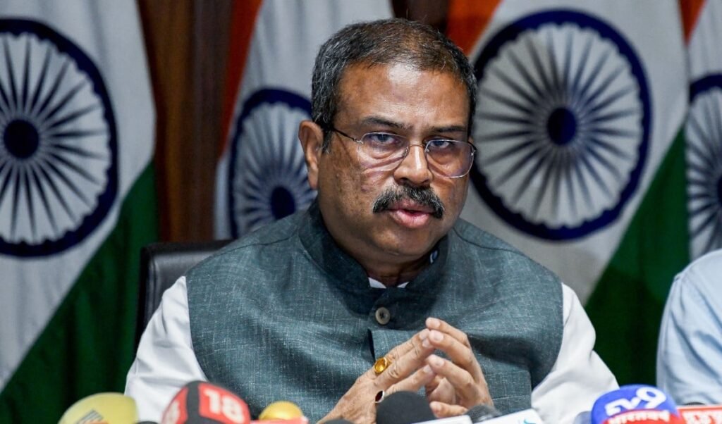 NEET विवाद के बीच Dharmendra Pradhan का NTA दौरा: छात्रों से बोले- ‘पढ़ाई पर ध्यान दें, परीक्षा होगी पारदर्शी’