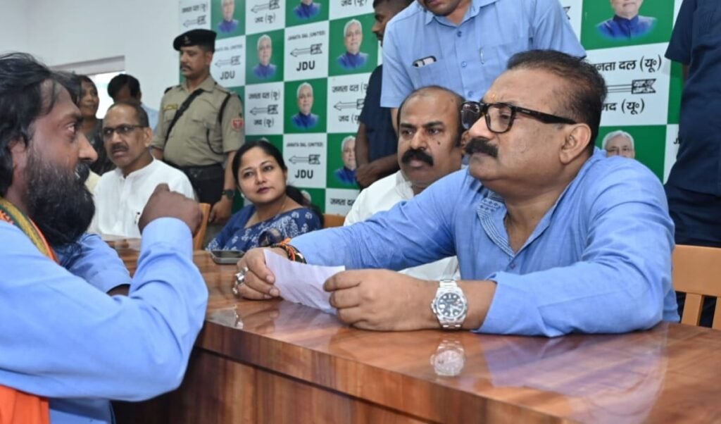 Nitish पर झूठे आरोप! Lalu Yadav के सुरक्षा दावों को JD(U) ने नकारा, बोले – यह सिर्फ सियासत Nitish पर झूठे आरोप! Lalu Yadav के सुरक्षा दावों को JD(U) ने नकारा, बोले – यह सिर्फ सियासत