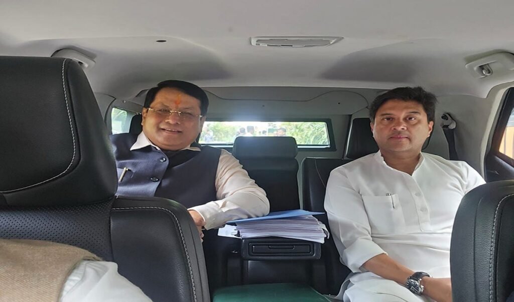 PM मोदी के आह्वान पर दोनों केन्द्रीय मंत्री एक ही कार से कैबिनेट बैठक में पहुंचे PM मोदी के आह्वान पर दोनों केन्द्रीय मंत्री एक ही कार से कैबिनेट बैठक में पहुंचे