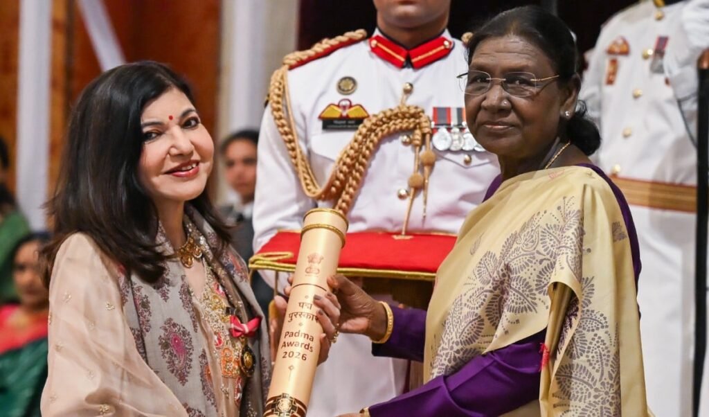 Padma Award Ceremony के बाद छलका Alka Yagnik का दर्द, दुर्लभ बीमारी पर बोलीं- 'लाइमलाइट से दूर थी, अब धीरे-धीरे वापसी कर रही हूँ' Padma Award Ceremony के बाद छलका Alka Yagnik का दर्द, दुर्लभ बीमारी पर बोलीं- 'लाइमलाइट से दूर थी, अब धीरे-धीरे वापसी कर रही हूँ'