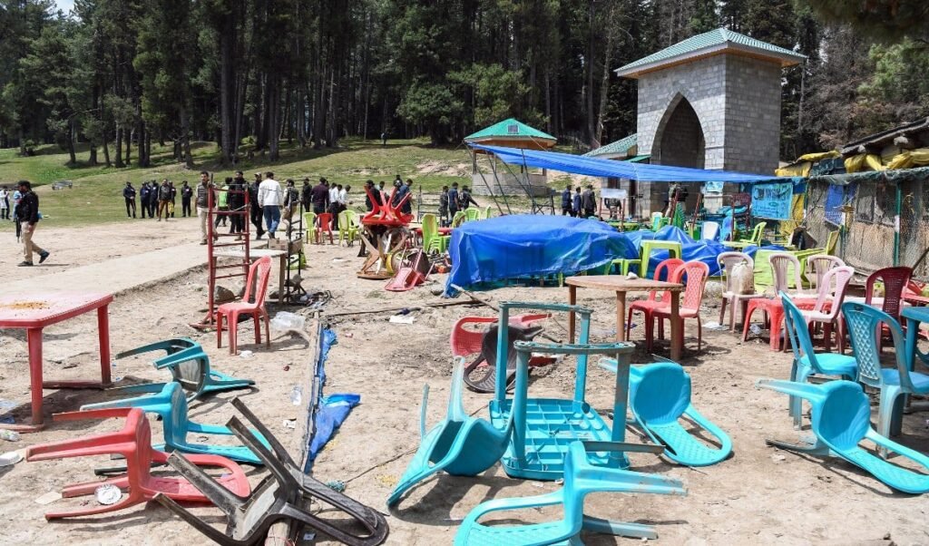 Pahalgam Terror Attack | NIA की चार्जशीट में खुलासा- घाटी में ड्रोन से भेजे गए थे हथियार, इंटेलिजेंस नेटवर्क पर उठे सवाल Pahalgam Terror Attack | NIA की चार्जशीट में खुलासा- घाटी में ड्रोन से भेजे गए थे हथियार, इंटेलिजेंस नेटवर्क पर उठे सवाल