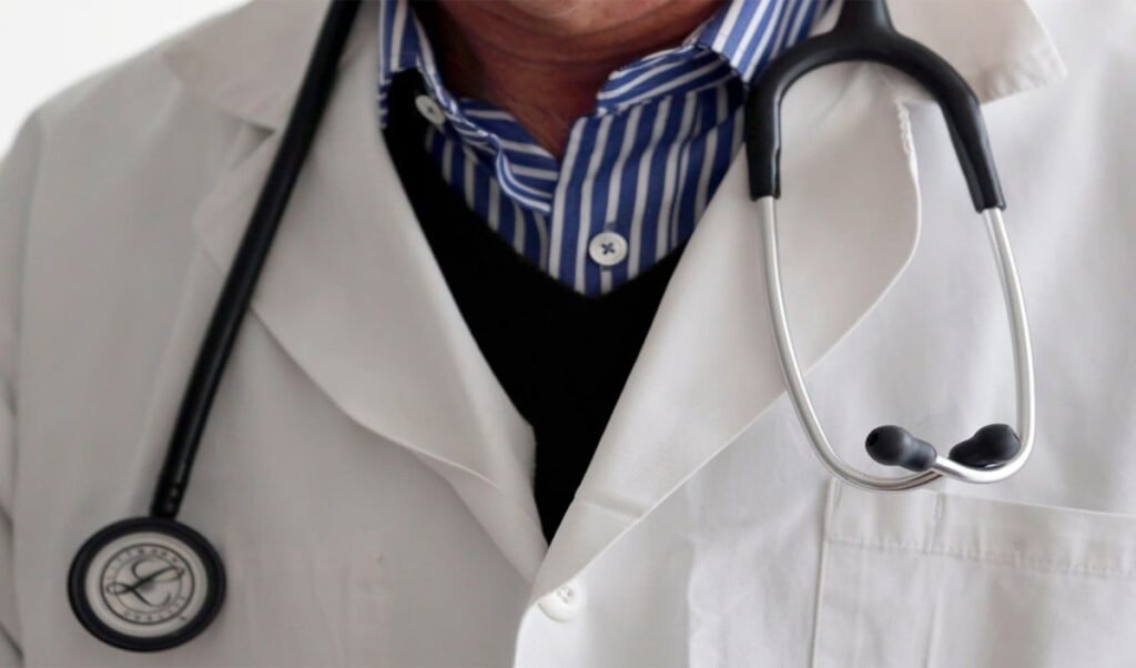 Pakistan में Doctors की बड़ी चेतावनी, Salary Hike नहीं तो पूरे KP में कामकाज ठप करेंगे Pakistan में Doctors की बड़ी चेतावनी, Salary Hike नहीं तो पूरे KP में कामकाज ठप करेंगे