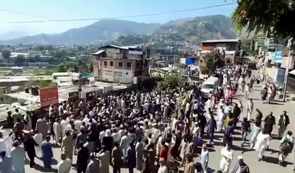 PoJK में गहराया Human Rights संकट, UKPNP ने Pakistan को चेताया- एक्टिविस्ट्स पर एक्शन बंद हो PoJK में गहराया Human Rights संकट, UKPNP ने Pakistan को चेताया- एक्टिविस्ट्स पर एक्शन बंद हो