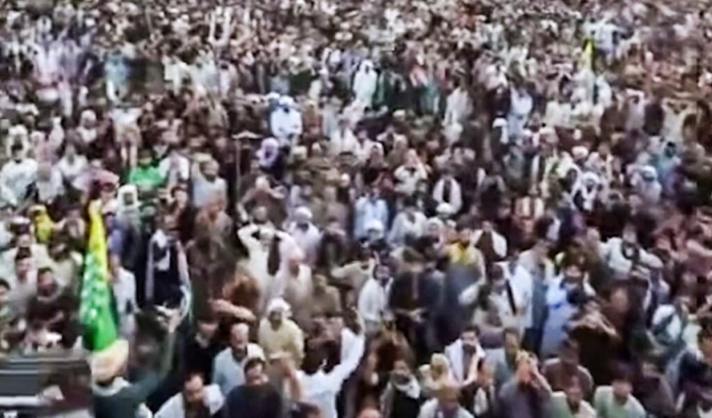 PoK में रोकी गयी खाना-पानी, ईंधन और दवाओं की सप्लाई! पाकिस्तान की इस गंदी चाल के पीछे की वजह हैरान करने वाली!!