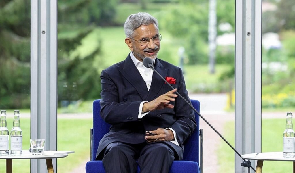 Prabhasakshi NewsRoom: Jaishankar ने Europe को धो डाला! Russia से संबंधों और Russian Oil की खरीद को लेकर पूछे गये सवाल का दिया करारा जवाब Prabhasakshi NewsRoom: Jaishankar ने Europe को धो डाला! Russia से संबंधों और Russian Oil की खरीद को लेकर पूछे गये सवाल का दिया करारा जवाब