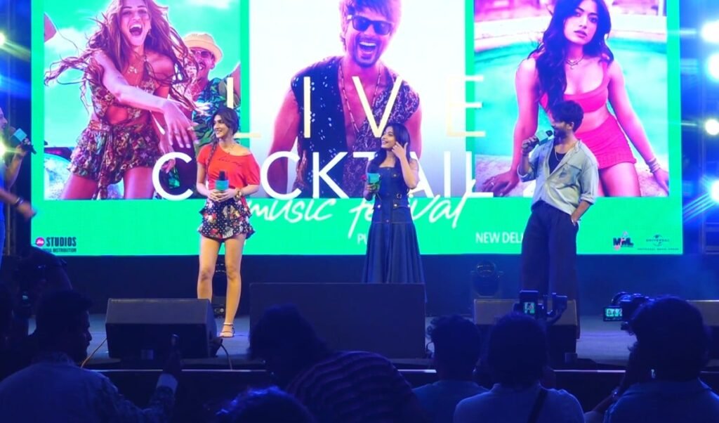 Pune में Cocktail 2 प्रमोशन के दौरान Shahid-Kriti-Rashmika को देख बेकाबू हुए Fans, धक्का-मुक्की में फंसे स्टार्स
