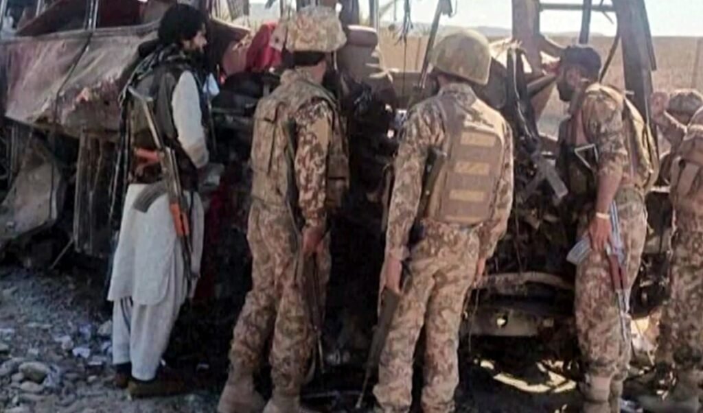 Quetta Train Blast के बाद पाकिस्तान सेना का एक्शन, Balochistan में किया बड़ा एनकाउंटर, 17 आतंकवादी ढेर Quetta Train Blast के बाद पाकिस्तान सेना का एक्शन, Balochistan में किया बड़ा एनकाउंटर, 17 आतंकवादी ढेर