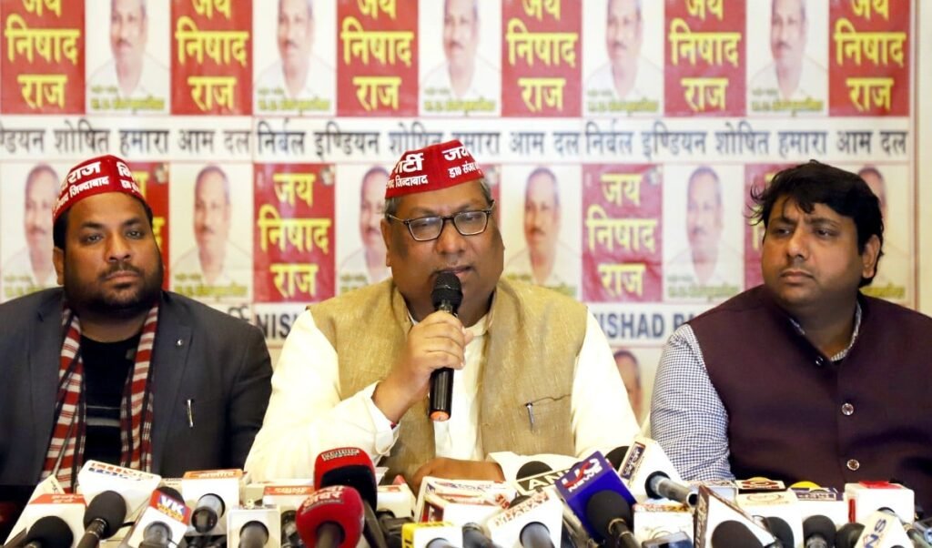 Rajbhar के बाद अब Sanjay Nishad का दावा: SP-Congress के दो दर्जन सांसद NDA में आने को तैयार Rajbhar के बाद अब Sanjay Nishad का दावा: SP-Congress के दो दर्जन सांसद NDA में आने को तैयार