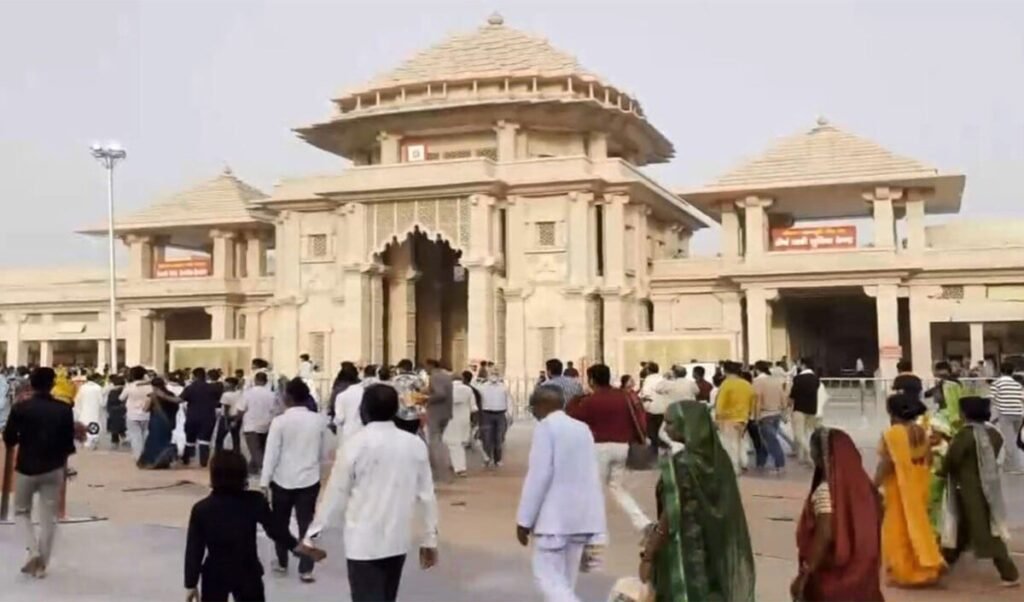 Ram Mandir Donation Chori News: राम मंदिर चंदा चोरी मामले में कितने लोगों पर SIT की रडार? जांच में अब तक क्या सामने आया Ram Mandir Donation Chori News: राम मंदिर चंदा चोरी मामले में कितने लोगों पर SIT की रडार? जांच में अब तक क्या सामने आया