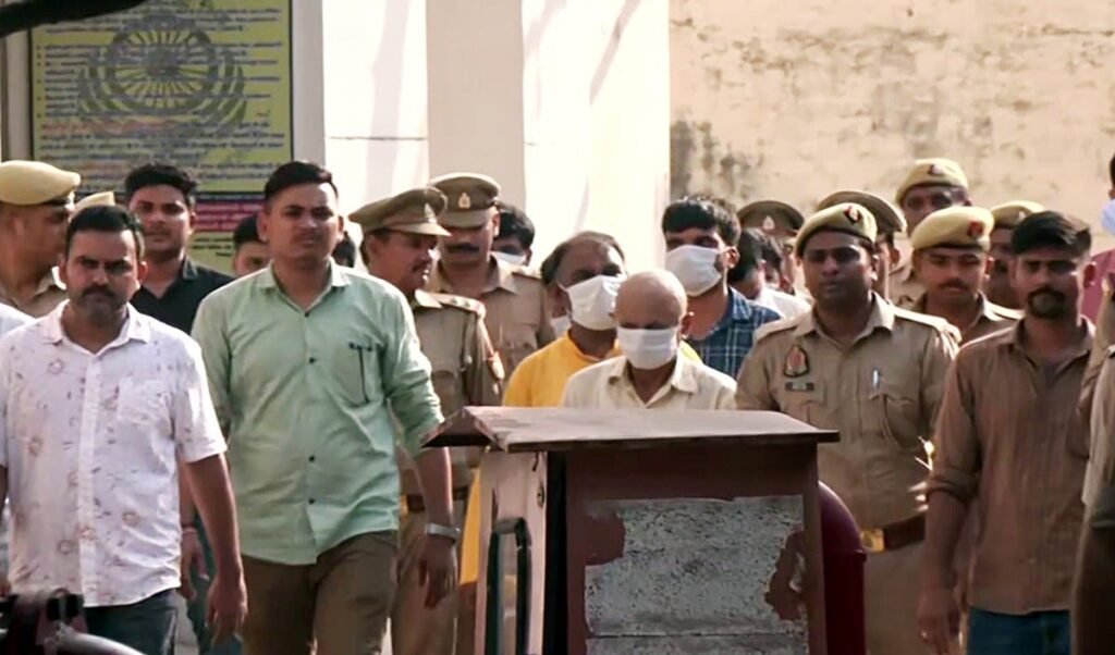 Ram Mandir Donation Scam: दान घोटाले में बड़ा Action, 8 आरोपियों की बढ़ी मुश्किलें, अयोध्या कोर्ट ने 14 दिन की हिरासत में भेजा