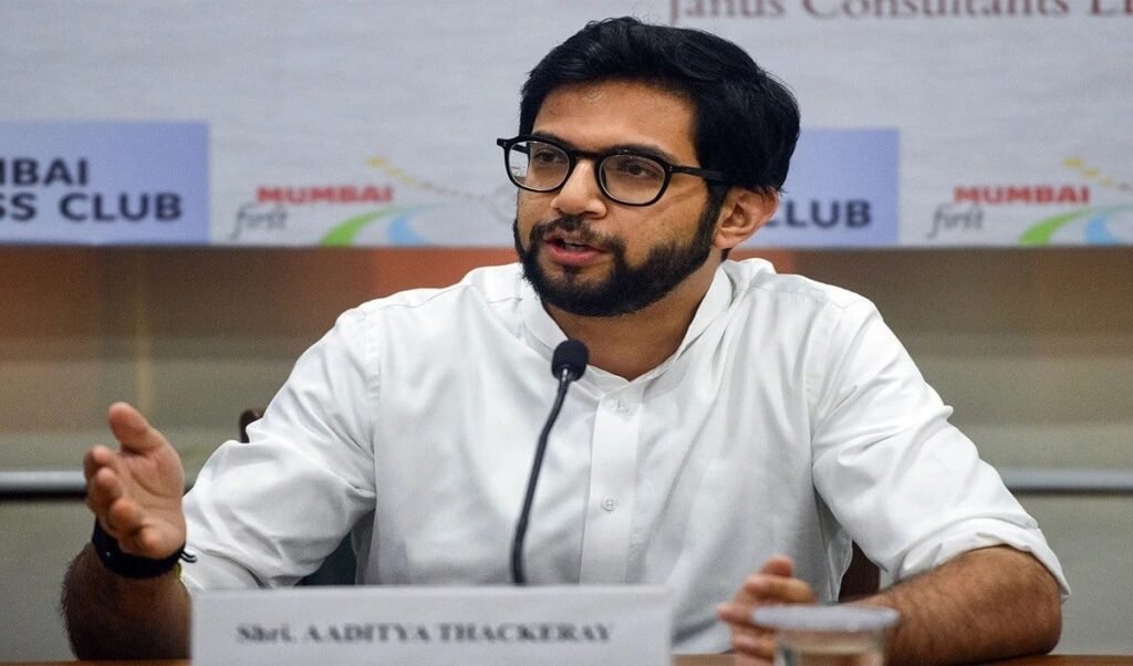Shiv Sena UBT में बगावत पर भड़के Aditya Thackeray, बागी MPs को कहा- ‘बेशर्मी से खुद को बेच दिया’