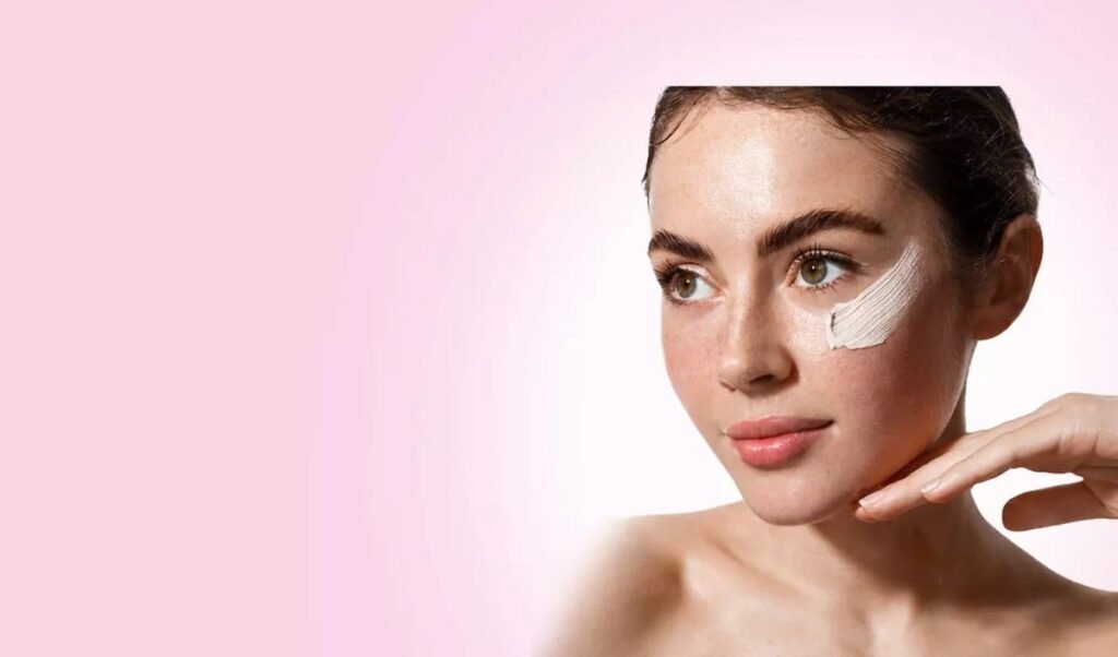 Skincare Mistake: मॉइस्चराइजर लगाने की ये गलती आपको बना रही बूढ़ा, चेहरे पर आ जाएंगी Wrinkles
