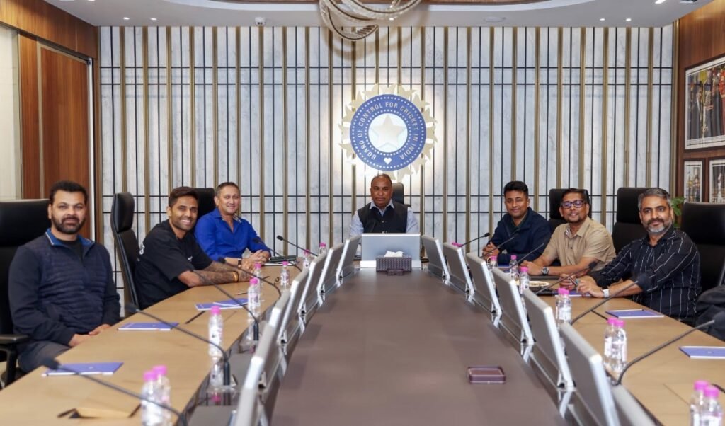 Sri Lanka दौरे के लिए Team India Under-19 का ऐलान, जानें BCCI की लिस्ट में कौन से नए चेहरे शामिल। Sri Lanka दौरे के लिए Team India Under-19 का ऐलान, जानें BCCI की लिस्ट में कौन से नए चेहरे शामिल।