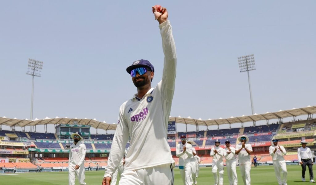 Sunil Gavaskar भी हुए Manav Suthar के मुरीद, 6 Wickets वाले प्रदर्शन को बताया 'शानदार'। Sunil Gavaskar भी हुए Manav Suthar के मुरीद, 6 Wickets वाले प्रदर्शन को बताया 'शानदार'।