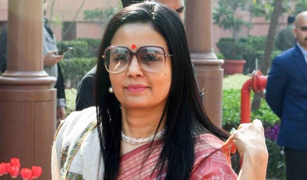 TMC में दलबदल की राजनीति, Mahua Moitra ने बागियों को कहा ‘लालची स्वार्थी गद्दार’, Saugata Roy बोले- मुझे भी ऑफर था TMC में दलबदल की राजनीति, Mahua Moitra ने बागियों को कहा ‘लालची स्वार्थी गद्दार’, Saugata Roy बोले- मुझे भी ऑफर था