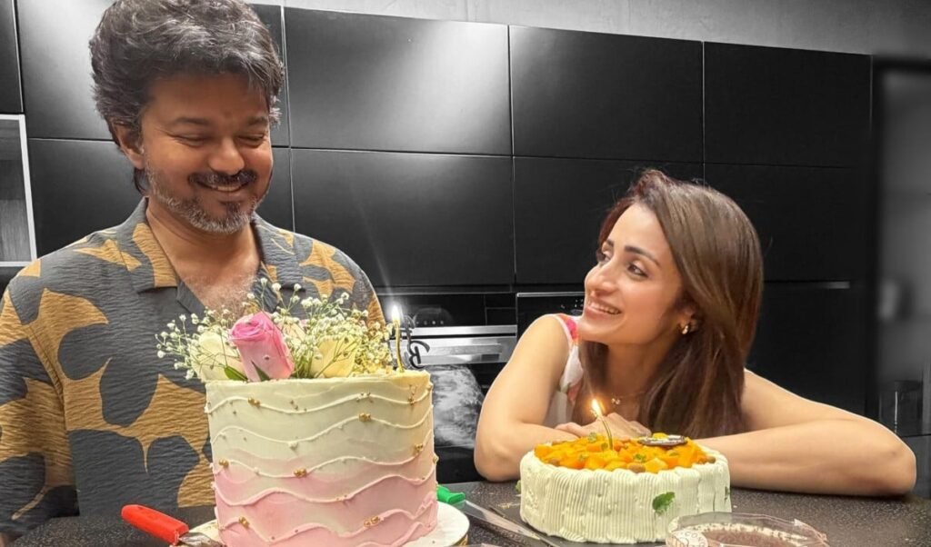 Trisha Krishnan ने Vijay को खास अंदाज में किया बर्थडे विश, तस्वीर देखकर खुश हुए फैंस Trisha Krishnan ने Vijay को खास अंदाज में किया बर्थडे विश, तस्वीर देखकर खुश हुए फैंस